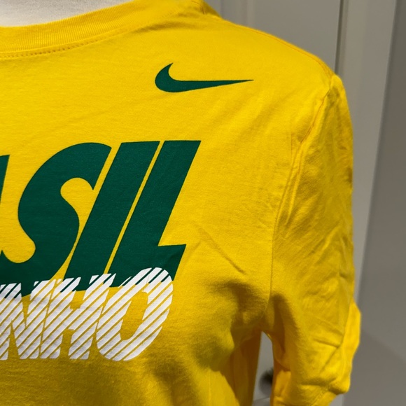Nike, size medium Brazil Canariho T-shirt. Worn once - Picture 3 of 6